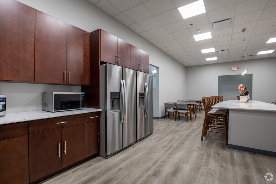 More Photos Of 8850 Huffmeister Rd, Houston Office For Lease