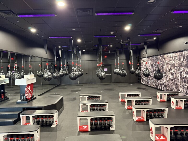 More Photos Of 6432 Florida, Evansville Storefront For Lease