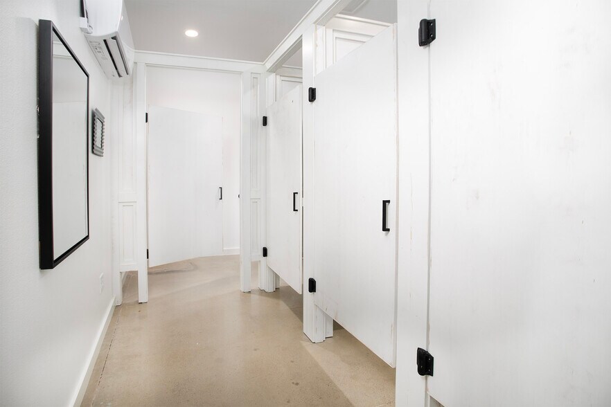 More Photos Of 2850 S Southwest Loop 323, Tyler Distribution For Sale