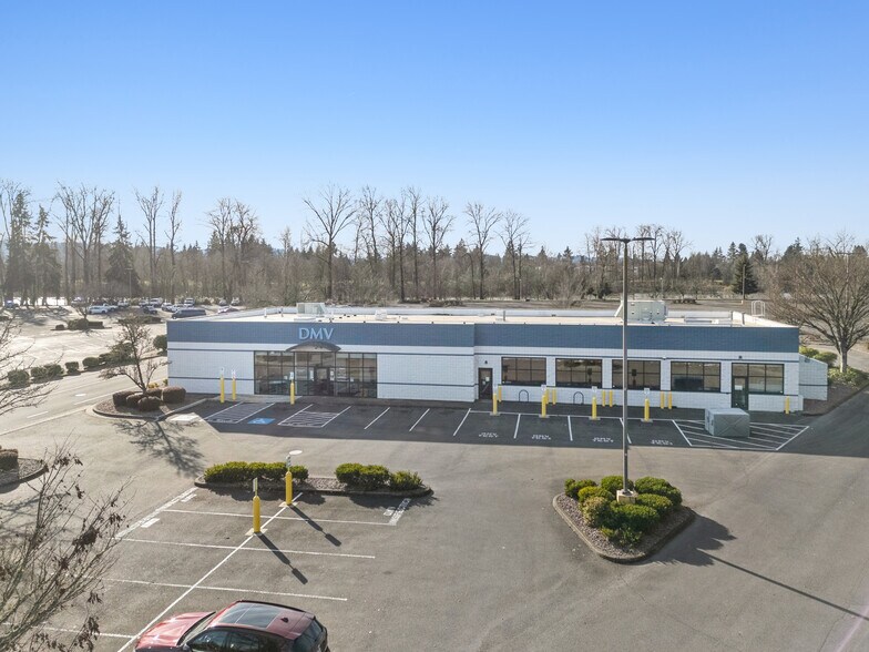 More Photos Of 499 Valley River Ctr, Eugene Health Club For Sale