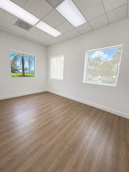 More Photos Of 201 N Ocean Dr, Hollywood Storefront Retail Office For Lease