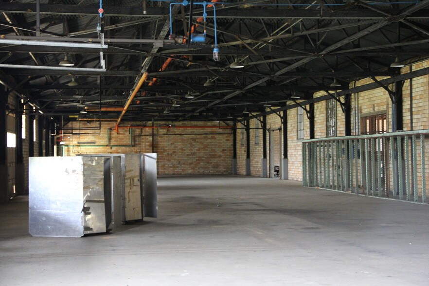 More Photos Of Area B, B-Line, Hooks Warehouse For Lease
