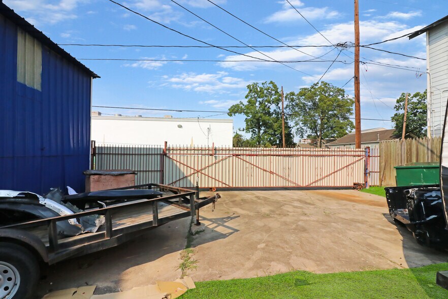 More Photos Of 1106 Wayside Dr, Houston Auto Repair For Sale