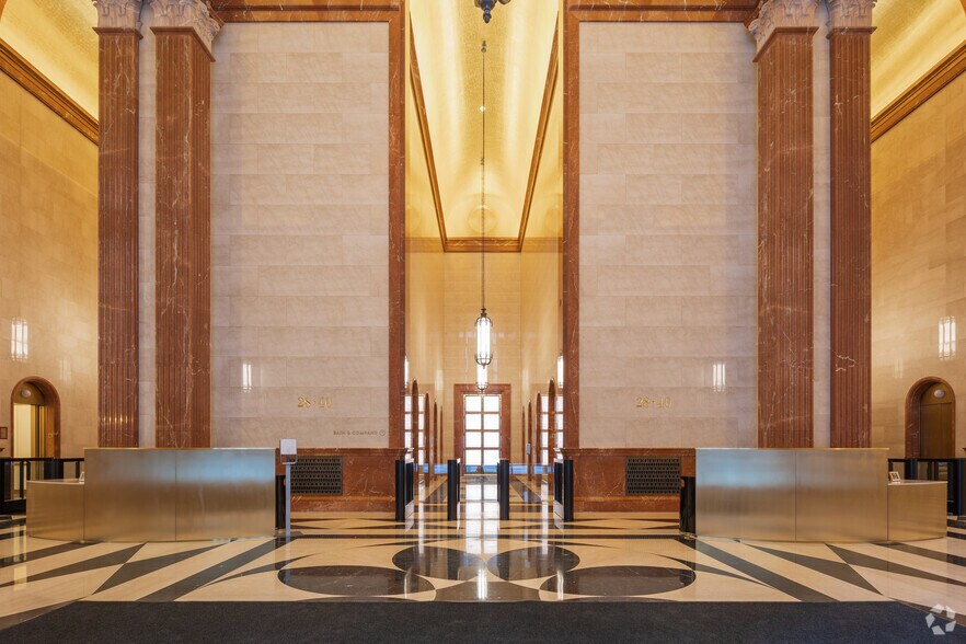 More Photos Of 190 S La Salle St, Chicago Office For Lease