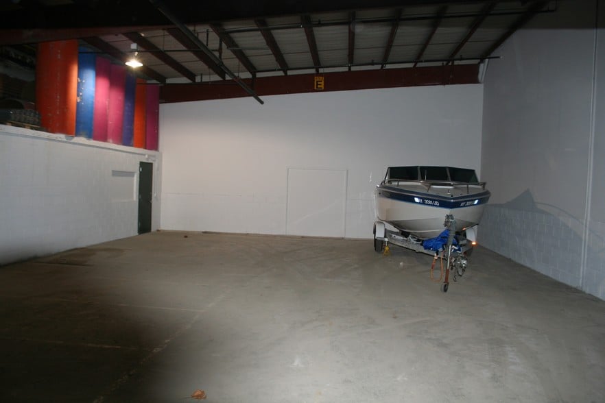 More Photos Of 210-211 Cottage St, Poughkeepsie Warehouse For Lease