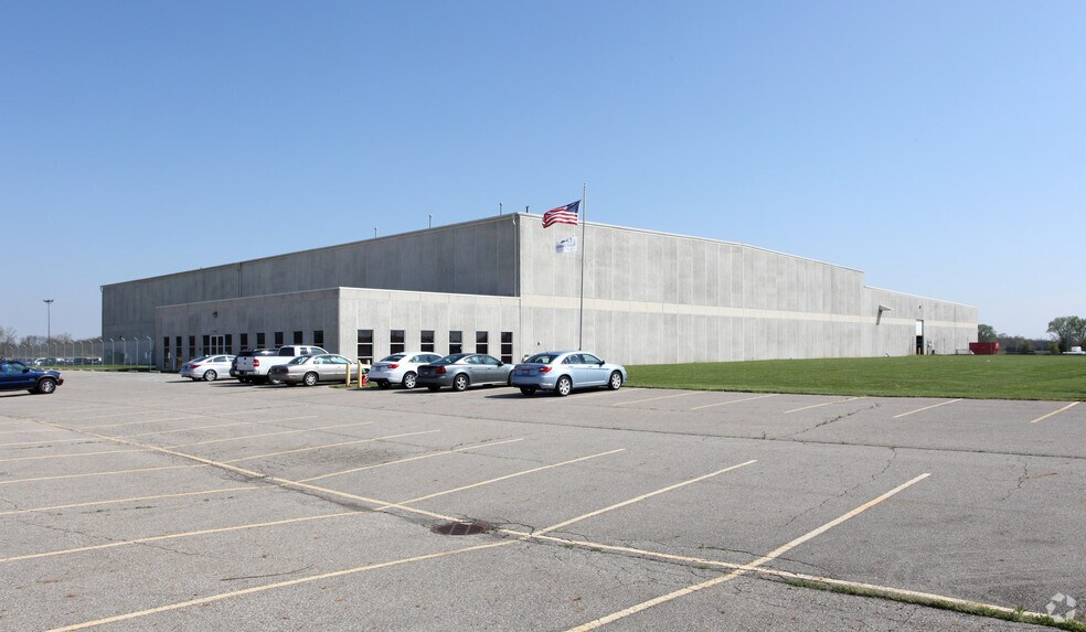 More Photos Of 475 E High St, London Distribution For Lease