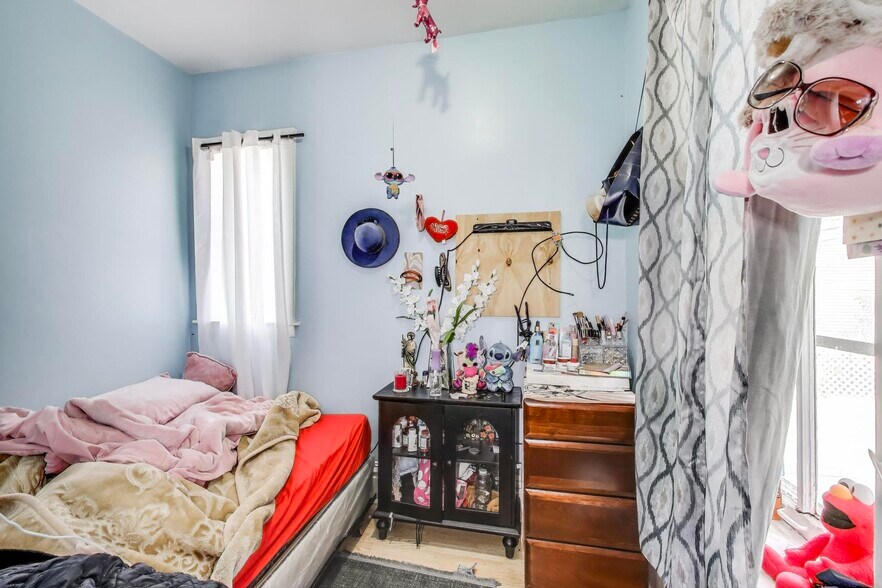 More Photos Of 2916 W 25th Pl, Chicago Multifamily For Sale