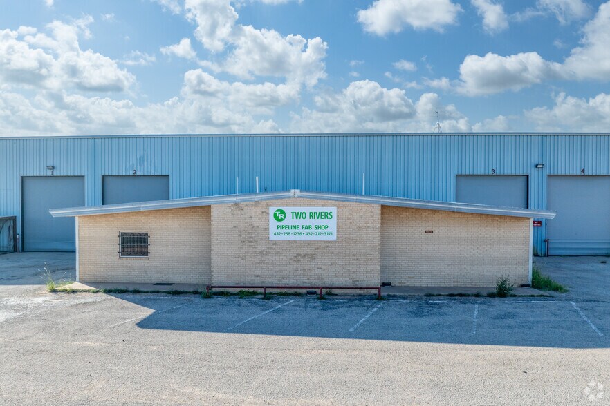 More Photos Of 1550 Laredo Dr, Odessa Warehouse For Sale