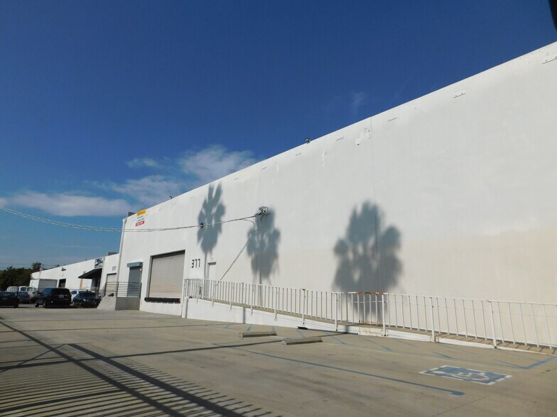 More Photos Of 365 E Jefferson Blvd, Los Angeles Warehouse For Lease