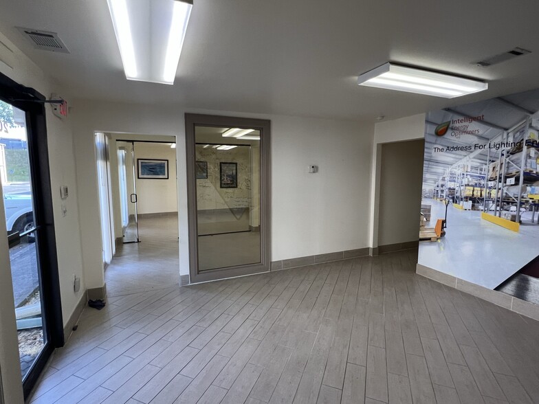 More Photos Of 450 S Cemetery St, Norcross Warehouse For Lease