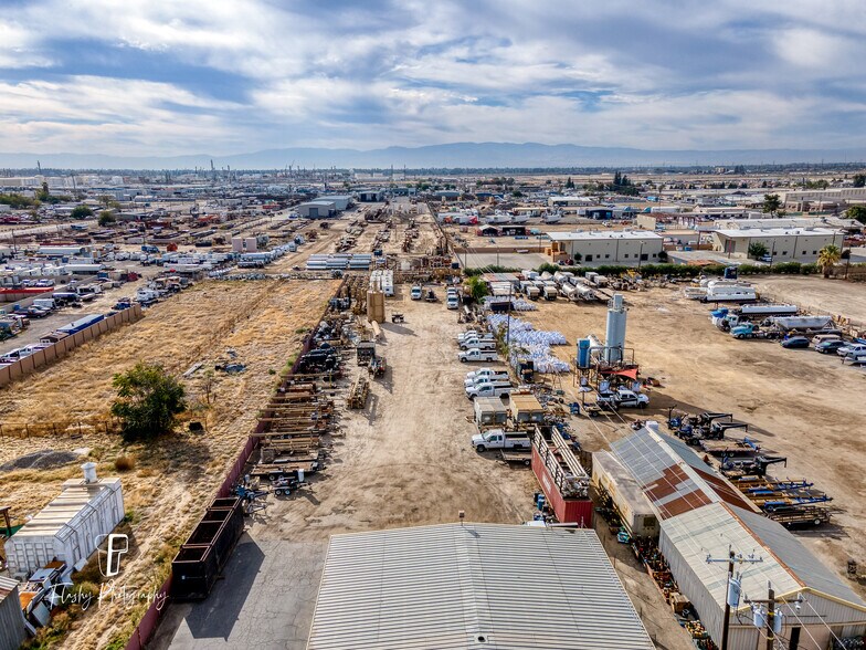 More Photos Of 7005 Downing Ave, Bakersfield Warehouse For Sale