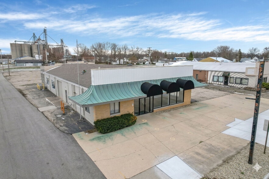 Primary Photo Of 955 N Main St, Urbana Showroom For Sale