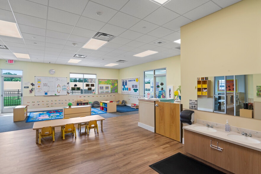 More Photos Of 42525 Tall Cedars Pkwy, Chantilly Schools For Lease