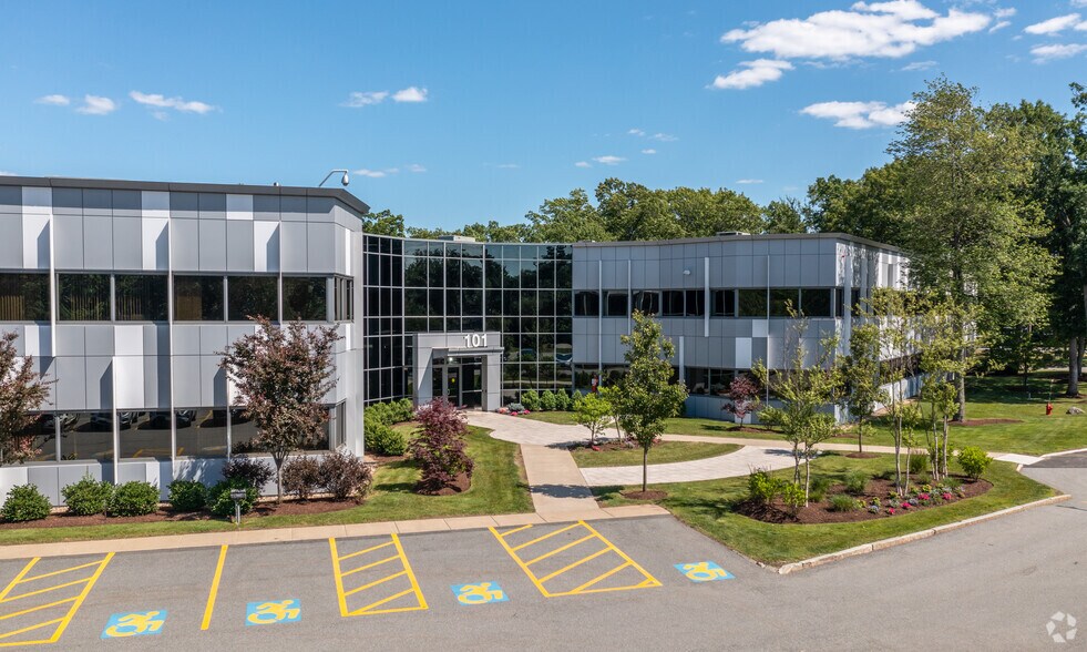 More Photos Of 101 Edgewater Dr, Wakefield Unknown For Lease
