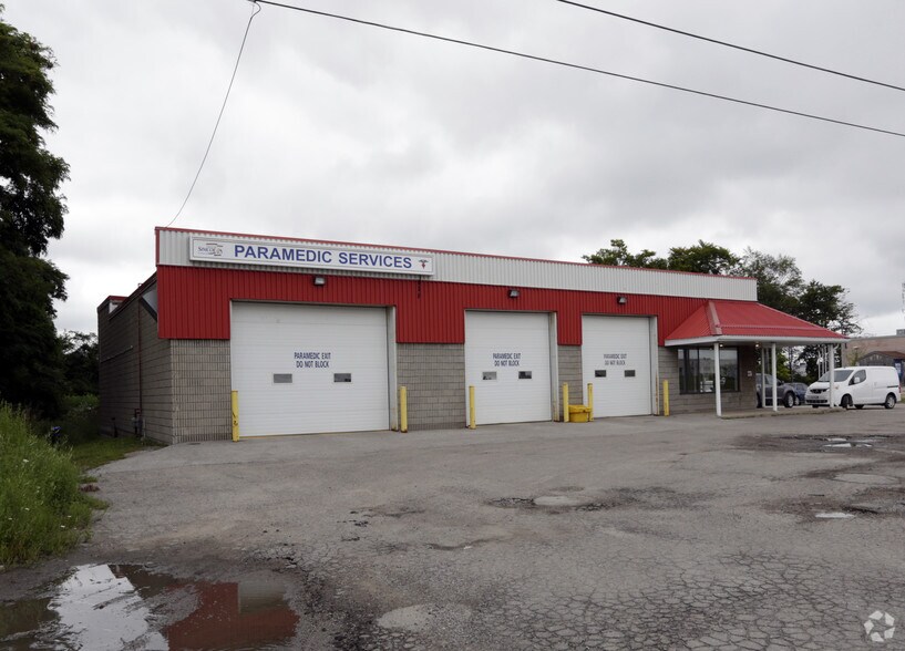 More Photos Of 667 Bayfield St, Springwater Police Fire Station For Lease