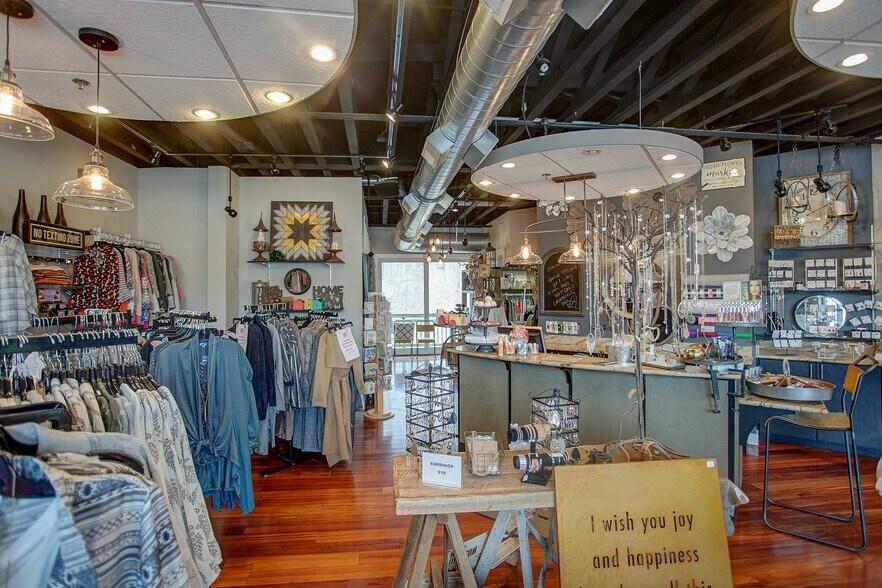 More Photos Of 921 S Arbor Vitae, Edwardsville Freestanding For Sale