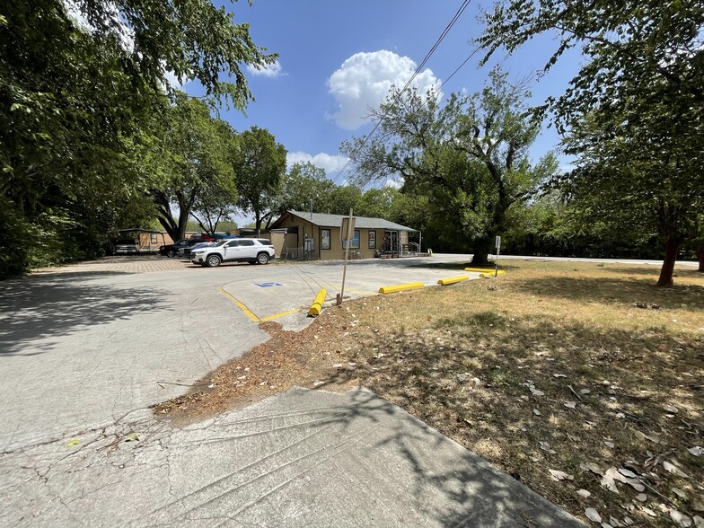 More Photos Of 4168 Stahl Rd, San Antonio General Retail For Sale