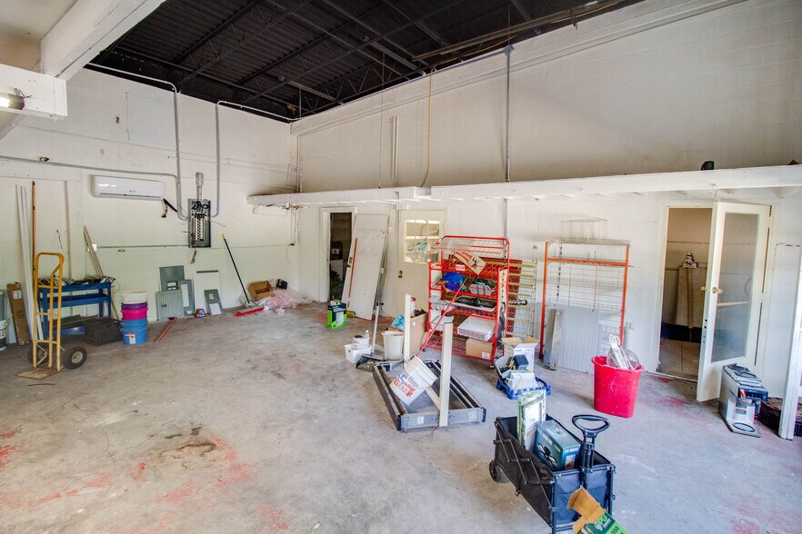 More Photos Of 406 W Carpenter St, Jerseyville Flex For Sale