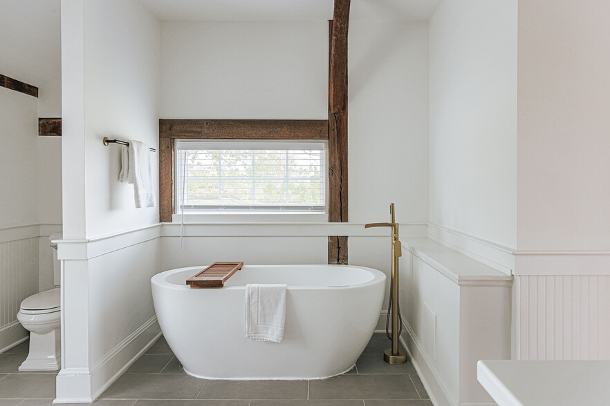 More Photos Of 1329 Commerce Rd, Staunton Hotel For Sale