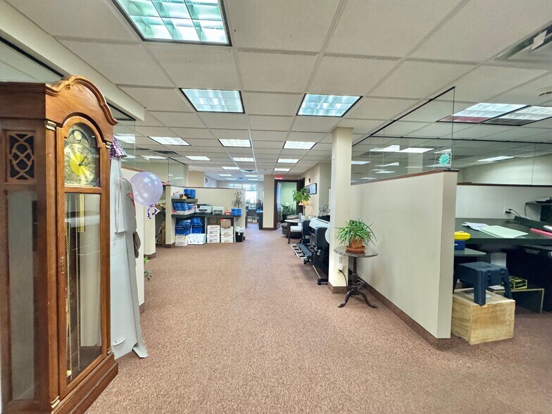 More Photos Of 4435 Austin Blvd, Island Park Office Residential For Sale