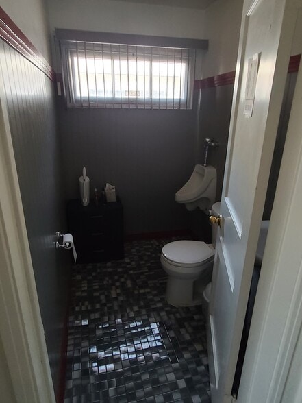 More Photos Of 1310 S Maryland Pky, Las Vegas Office For Sale