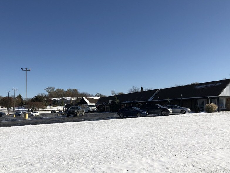 More Photos Of 21 Boulder Hill Pass, Montgomery Land For Lease