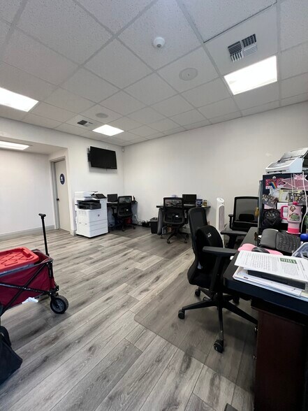 More Photos Of 4000 San Dimas St, Bakersfield General Retail For Sale