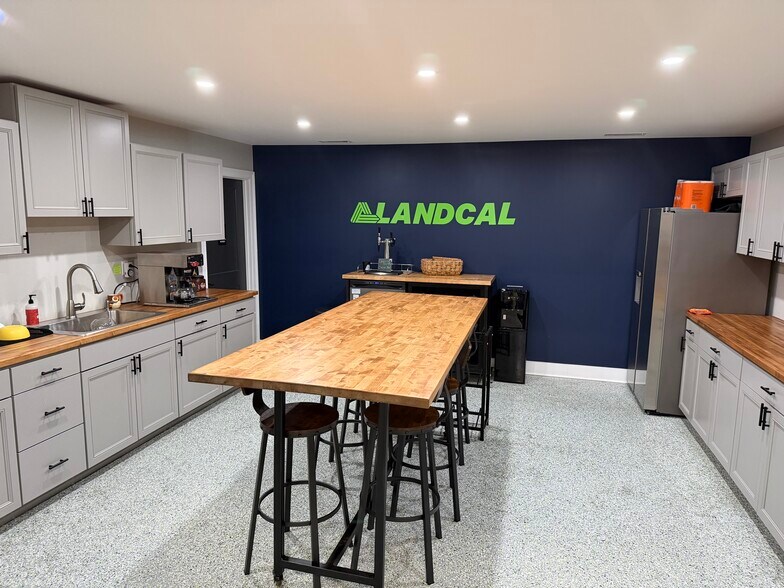 More Photos Of 100 Summer Ct, Georgetown Flex For Sale