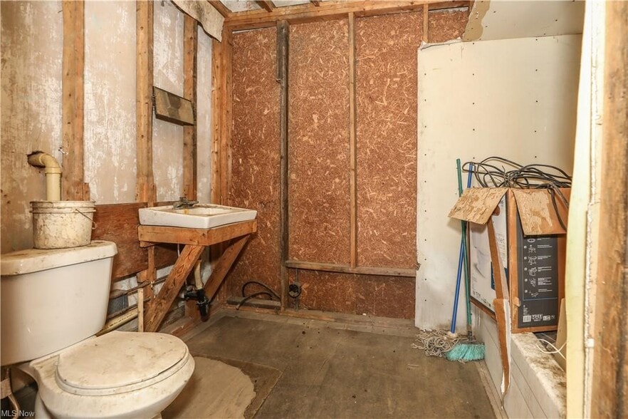 More Photos Of 9401 Tallmadge Rd, Diamond Hotel For Sale