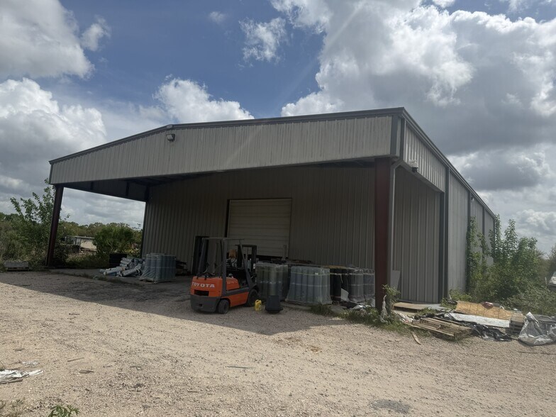 Primary Photo Of 258 County 281 rd, Alvin Warehouse For Lease