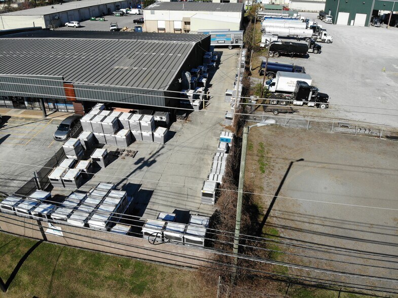 More Photos Of 5227 Middlebrook Pike, Knoxville Light Distribution For Lease