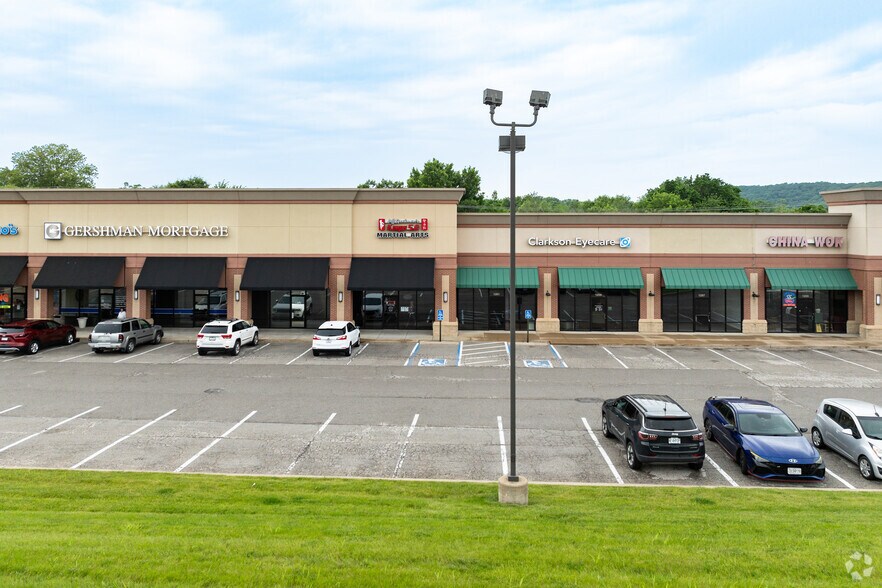 More Photos Of 1209-1279 Main St, Imperial General Retail For Lease