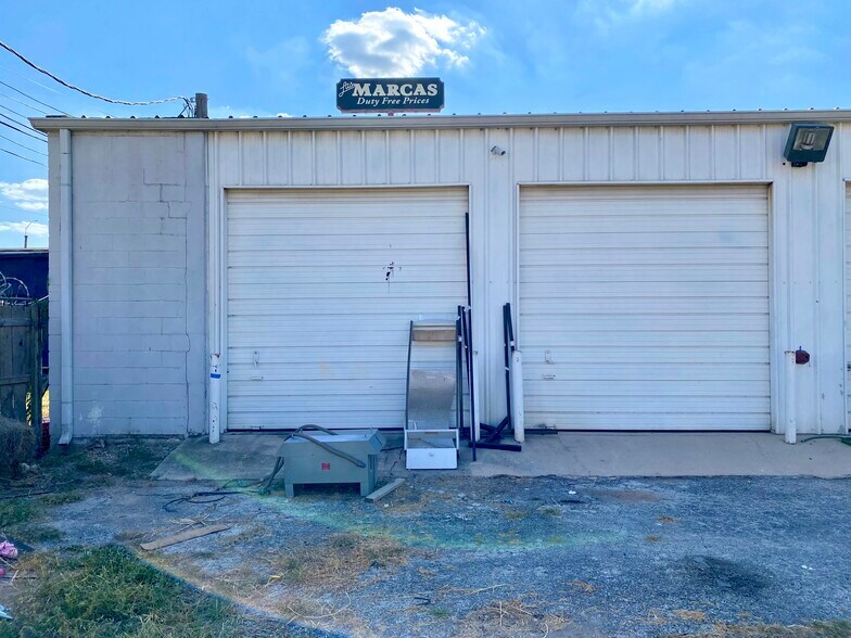 More Photos Of 5607 Kenwick St, San Antonio Showroom For Lease