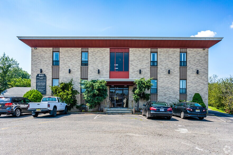 More Photos Of 642 Broad St, Clifton Office For Lease