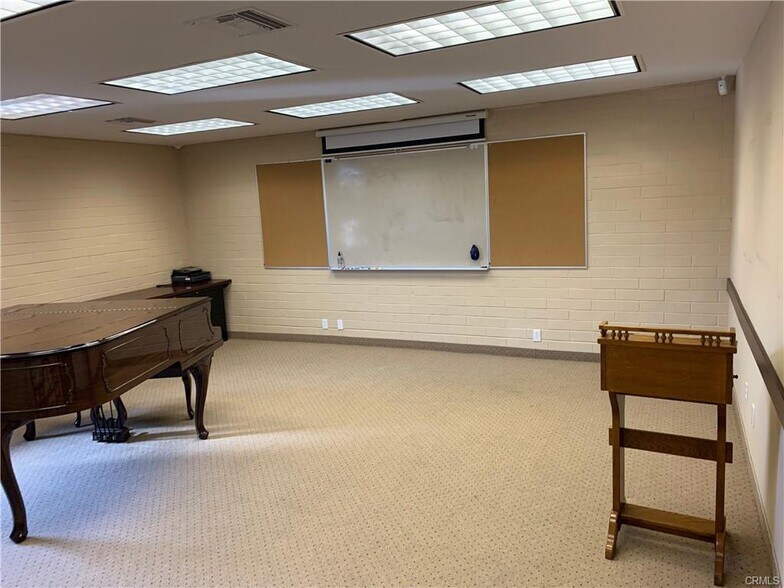 More Photos Of 503-511 E Route 66, Glendora General Retail For Lease