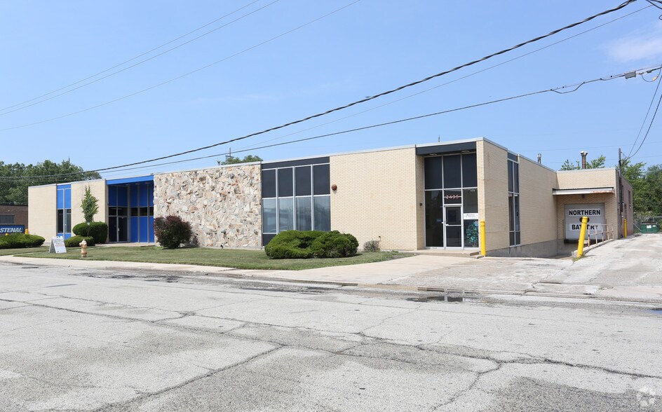 More Photos Of 2427-2435 Braga Dr, Broadview Warehouse For Lease