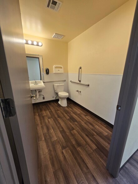 More Photos Of 6344 E Broadway Rd, Mesa Medical For Lease