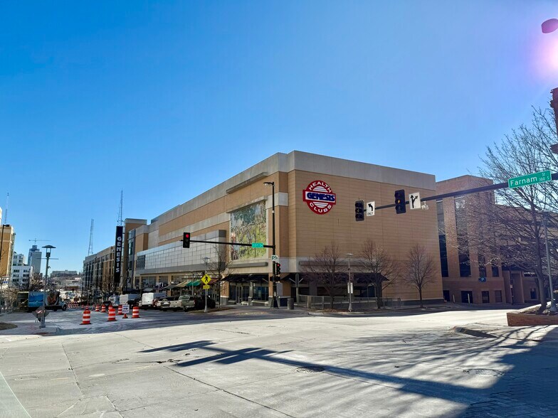 More Photos Of 3201 Farnam St, Omaha General Retail For Lease