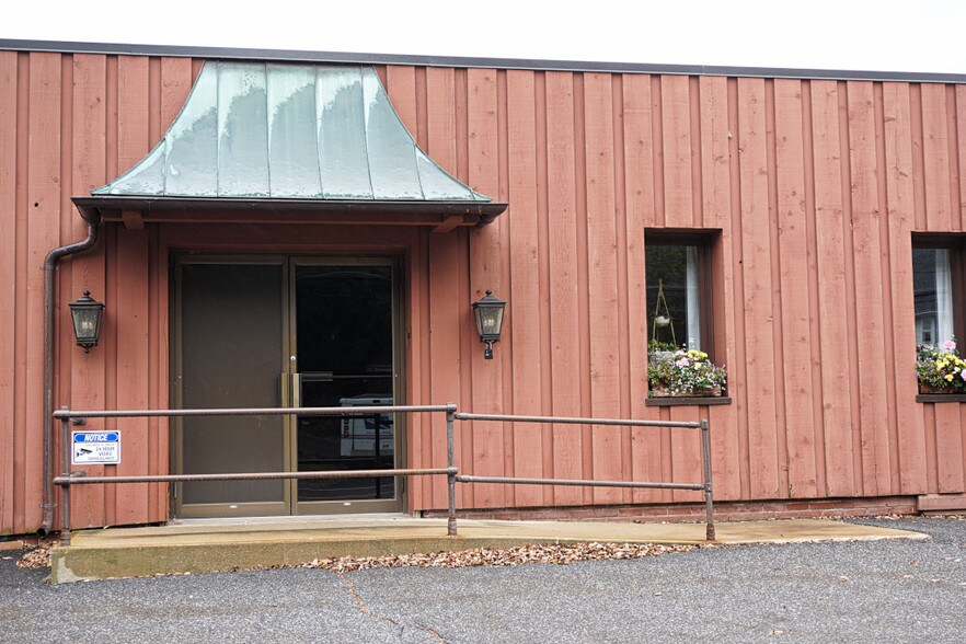 More Photos Of 1185 New Litchfield St, Torrington Medical For Sale