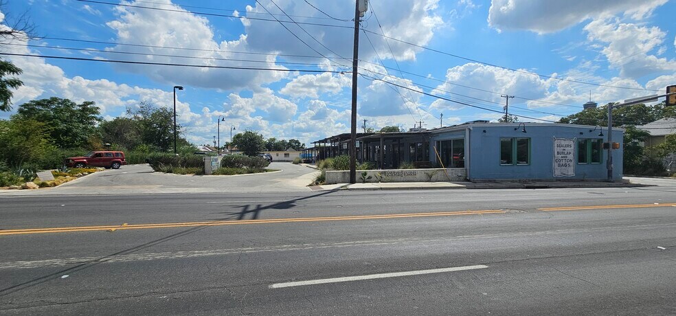 More Photos Of 1602 E Houston St, San Antonio Restaurant For Lease