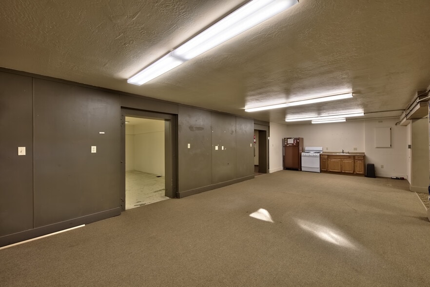 More Photos Of 2087 James Ave, South Lake Tahoe Warehouse For Sale
