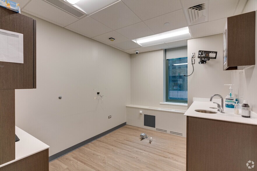 More Photos Of 105 W Madison St, Chicago Office Residential For Lease