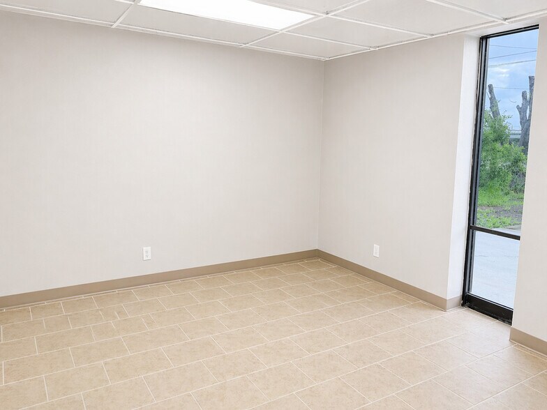More Photos Of 226-222 Flato Rd, Corpus Christi Warehouse For Lease