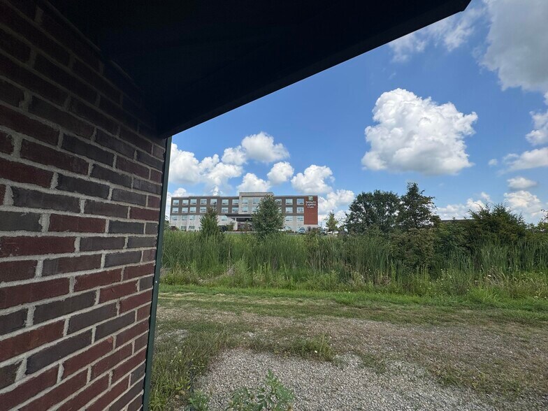 More Photos Of 818 Morton Ave, Bardstown Manufacturing For Sale