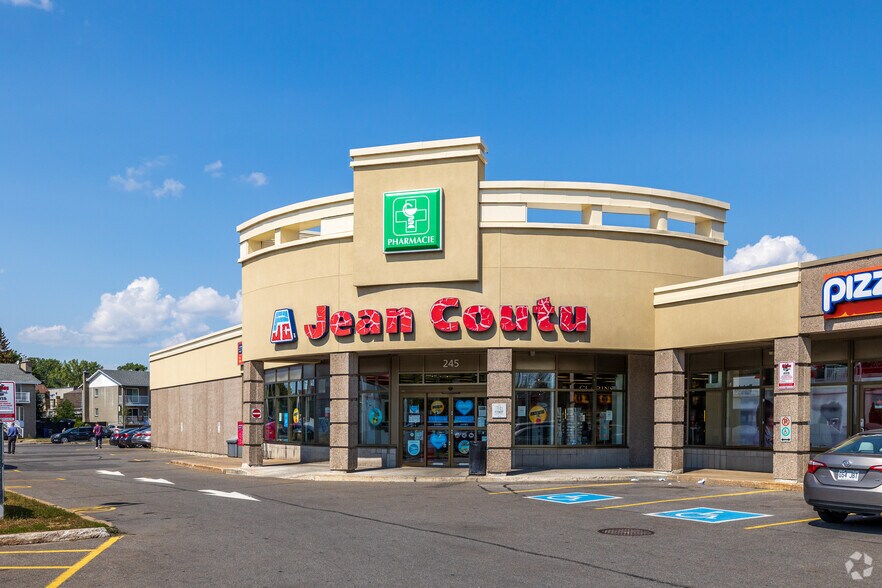 More Photos Of 239-245 Boul Samson, Laval Freestanding For Lease