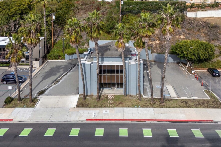 More Photos Of 1520 W Coast Hwy, Newport Beach Auto Dealership For Sale