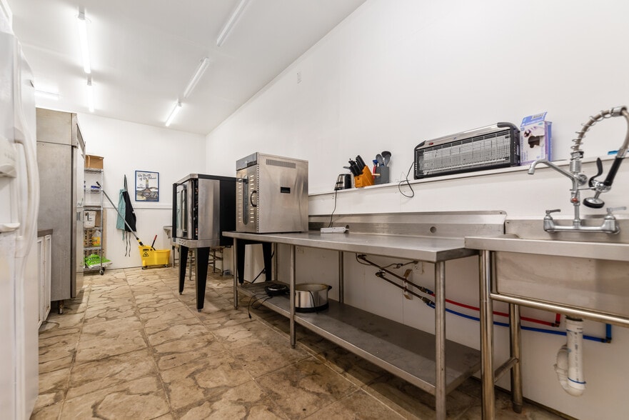 More Photos Of 630 Banyan Beach Dr, Port Aransas Hotel For Sale