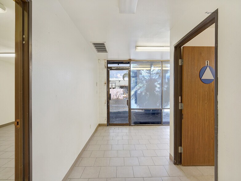 More Photos Of 1203 W Brooks St, Ontario Manufacturing For Sale