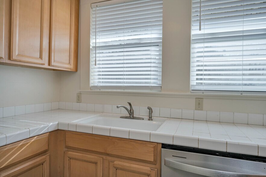 More Photos Of 1404 Slater St, Santa Rosa Apartments For Sale
