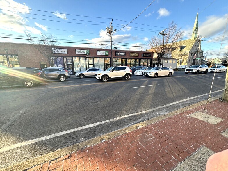 More Photos Of 968-984 Hempstead Tpke, Franklin Square Storefront For Sale